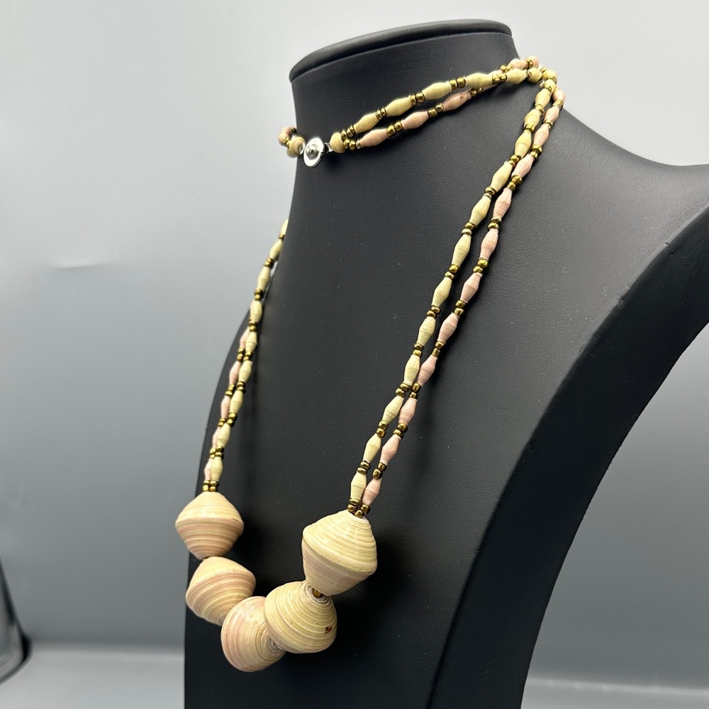 Paper bead necklace - Picture 3 of 3